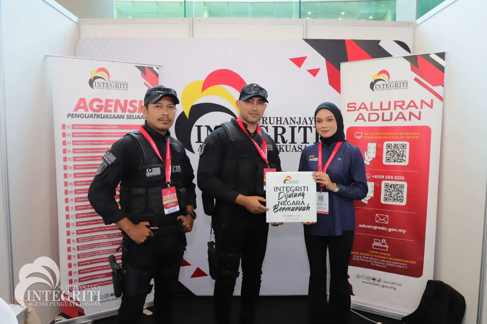 📅 𝗣𝗨𝗧𝗥𝗔𝗝𝗔𝗬𝗔 | 𝟮𝟴 𝗠𝗲𝗶 𝟮𝟬𝟮𝟱 EAIC berbangga kerana turut serta dalam ASEAN Auditor Conference 2025 selama dua hari yang penuh inspirasi dan kolaborasi! 🌏✨ 📌 Melalui penyertaan reruai khas, EAIC berpeluang: ✅ Memperkenalkan peranan dan fungsi kami kepada peserta serantau ✅ Mengukuhkan jaringan kerjasama dalam bidang integriti dan tadbir urus awam ✅ Berkongsi komitmen Malaysia dalam memacu akauntabiliti di peringkat ASEAN Terima kasih yang tidak terhingga kepada Jabatan Audit Negara (JAN) atas jemputan dan ruang yang amat bermakna ini. 🙏 💬 Bersama, kita jayakan aspirasi ASEAN untuk tadbir urus yang lebih telus, berakauntabiliti dan berintegriti. #foryou #EAIC  #integritidijulangnegarabermaruah #ASEANAuditorConference2025 #Governance #Integrity #Accountability #TadbirUrus #ReruaiEAIC #JAN #ASEANIntegrity 