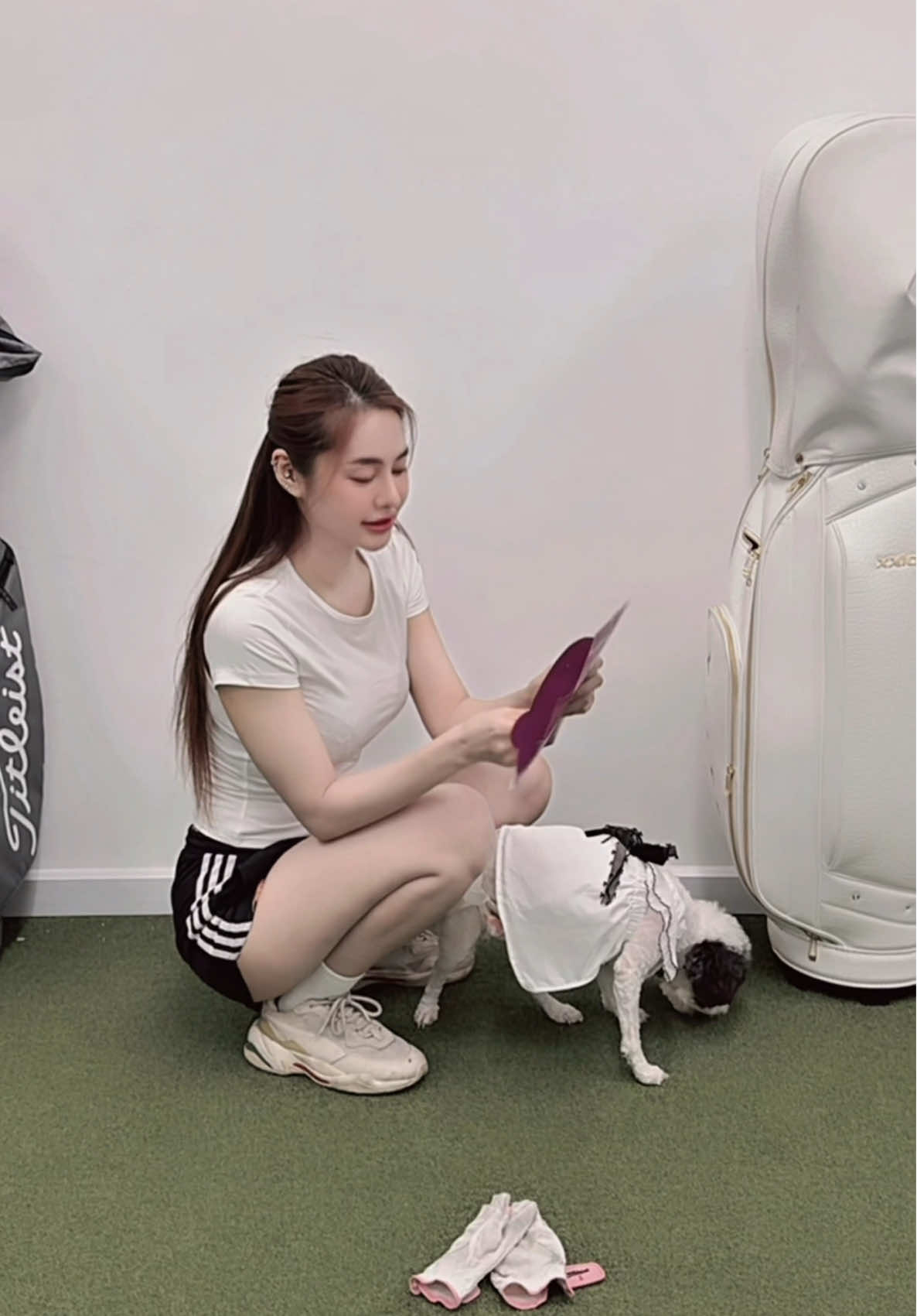 Tròn 1 năm biết đến bộ môn Golf rồi, hôm nay thay bao tay mới thôi ^^ #linhchi 