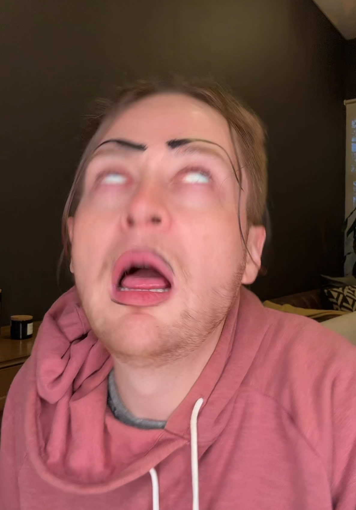 Así siento que me veo cuando la tecnología te gana. #DoñaChucky #Rojstar #Humor #Comedia #Aletza 