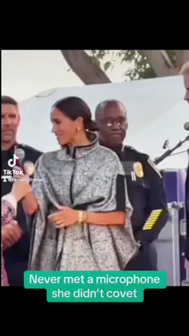 1, 2, 3, 4…I declare a thumb war! #Me#MeghanMarkleExposedeghanMarkleIsANarcissist 