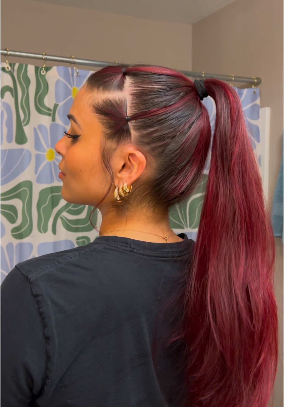 Easy lil hairstyle 🩷 also um HELLO five THOUSAND followers?!?!?!? That’s so freaking cool 🥹😭😭🫶🏽 #hairtutorial #easyhairstyle #nobraidinghairstyle #gymhair #volleyballhairstyle 