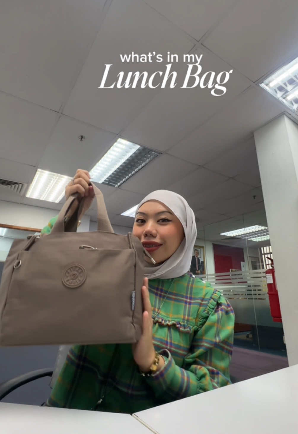 guess my fav colour 🤪🤚🏻