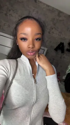 don’t mind the stain on my shirt 😭 but hair tea😘