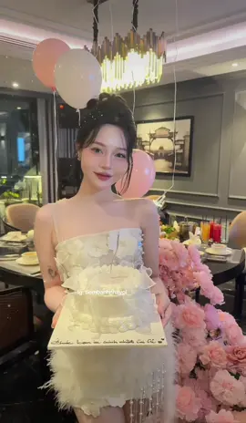 Feedback sinh sỉu của khách với chiếc bánh hottrend 2025 #bánhkem #banhnhukimtuyen #banhkemvuongmieng #tiembanhnhavoi #banhkemblingbling #banhthoinhukimtuyen #hottrend #hottren2025 #banhkemhottrend #xuhuongtiktok #xuhuong 