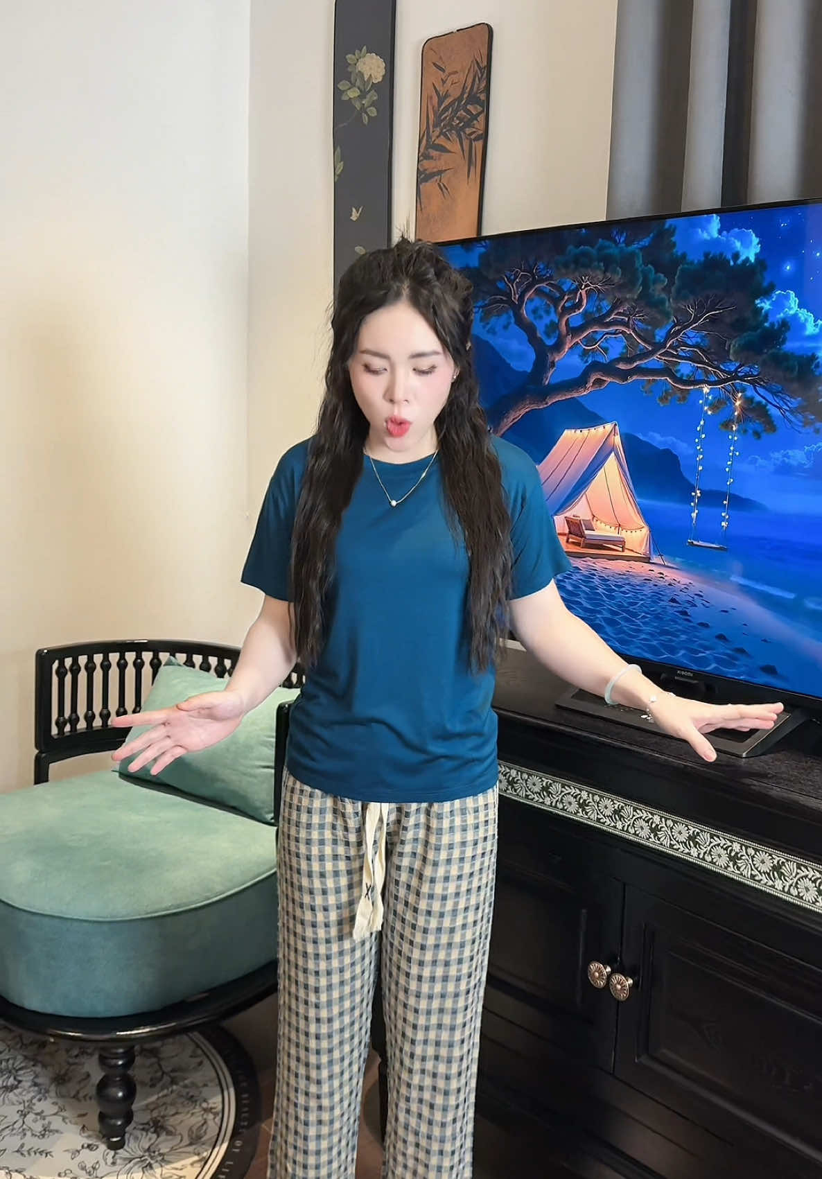 Màu bé Nhung mặc là xanh navy nha mấy chị#hồngnhungđồbộ #Nhungđồbộ #xuhuongtiktok #dobomacnha #dobonu #dobo #dobomacnhadethuong #set #setboxinh #viral #videoviral #xuhuong 