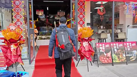 If you pay attention, you will get rich7462187113182792999&bt天中居士国画游学，感谢帅哥王店长热情招待，画一幅国画连年有余交换美好