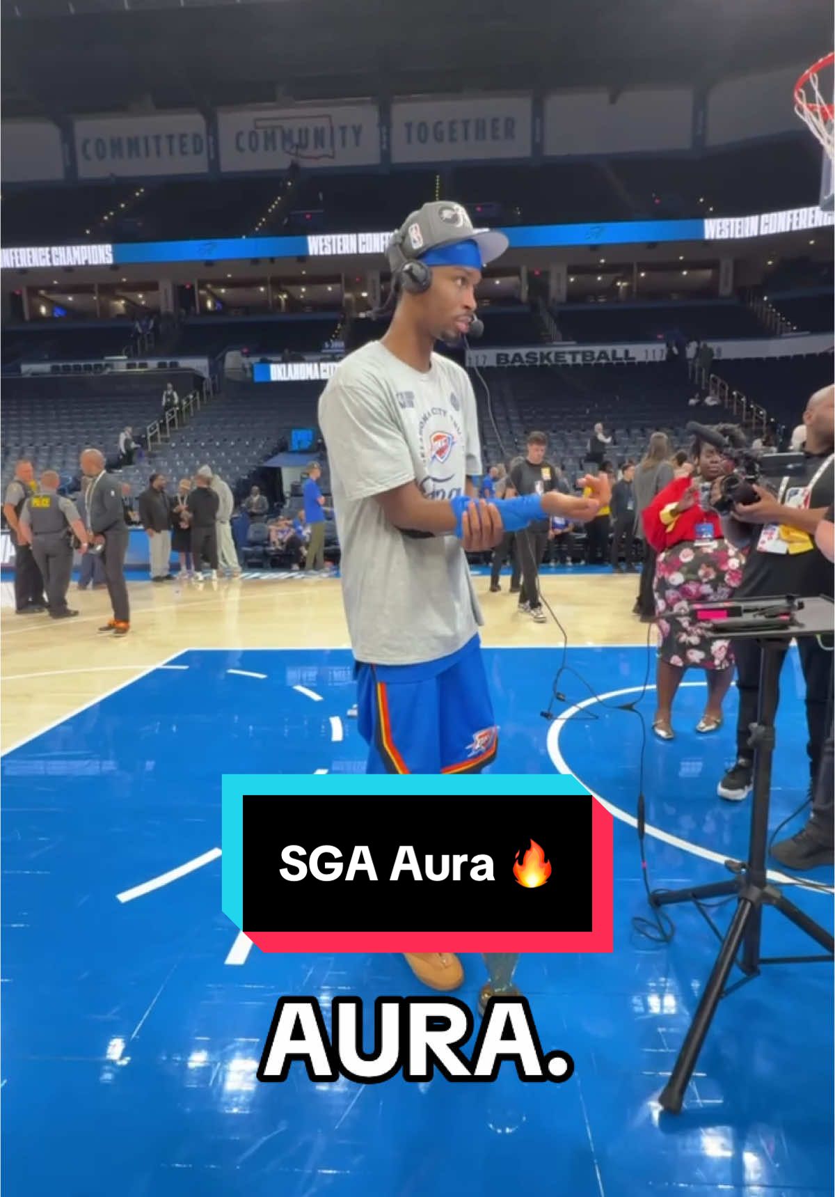 SGA with the Magic Johnson Trophy 🏆🤝 @OKC Thunder #Basketball #NBA #OklahomaCityThunder #ShaiGilgeousAlexander 