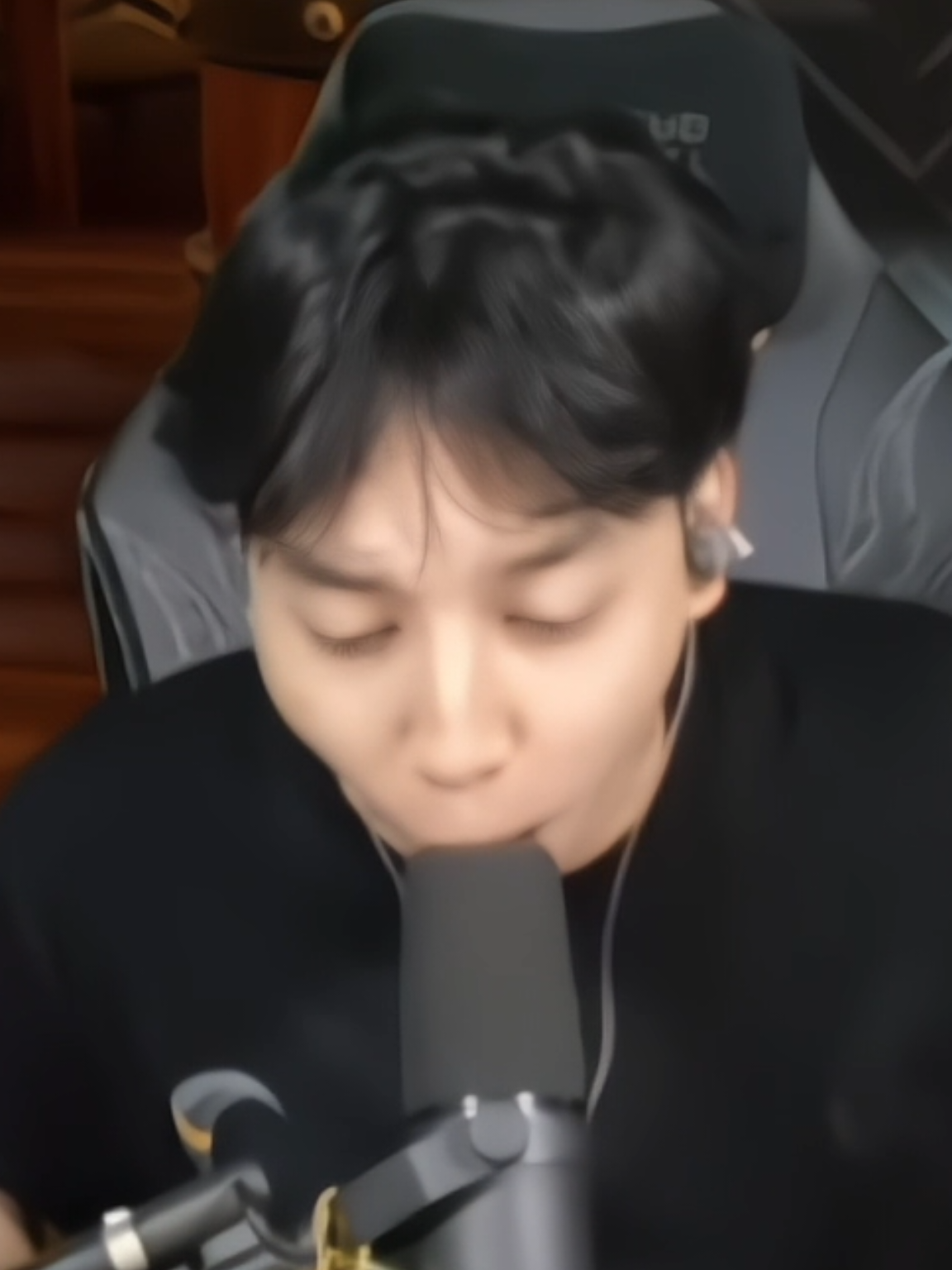 kokop sekalian tuh mic nya 🗿 #luthfihalimawan #meme #clips #sonmv #xxknjt #fyp #orangoranganhalimawan 