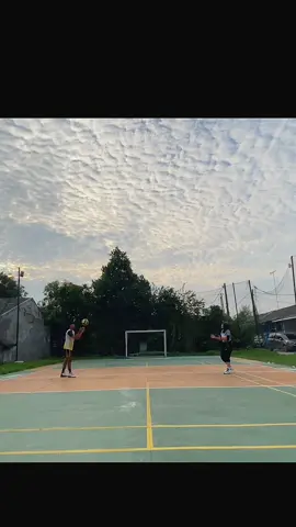 pasing with you🤪😻 @Genyot  #fy #volley #bucin #nresnani #voli 
