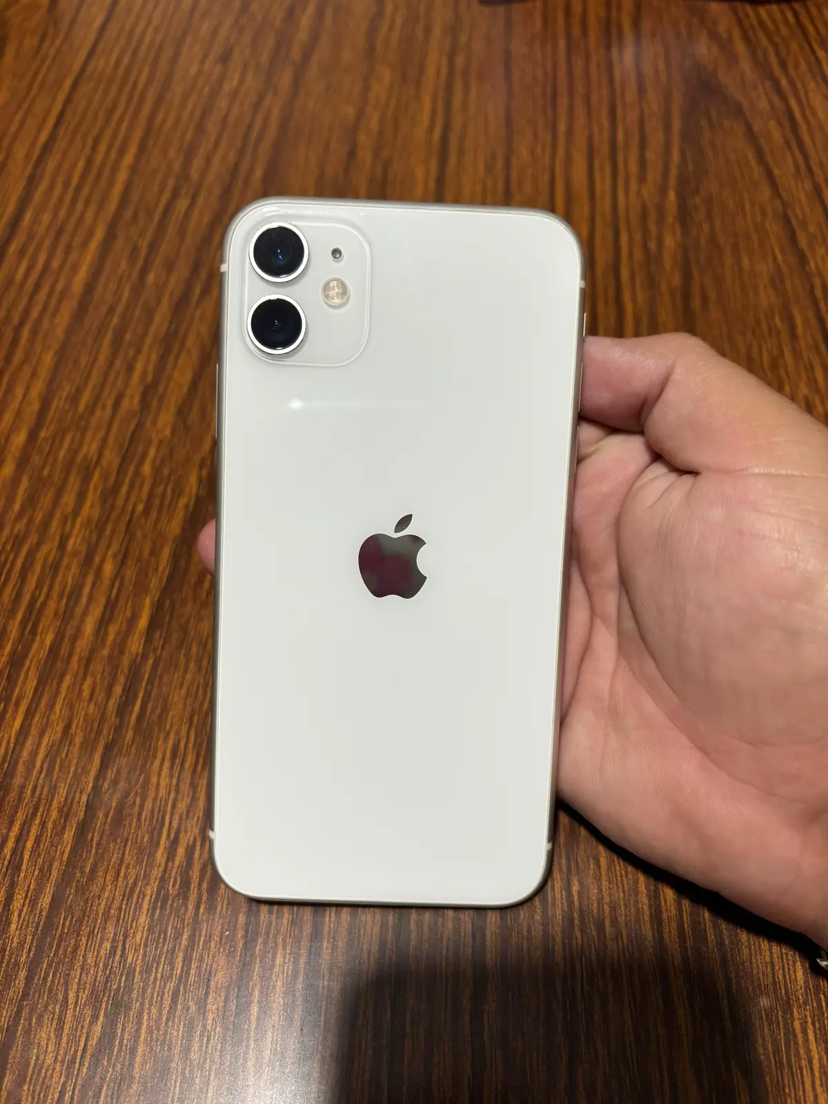 Disponible otro iPhone 11 normal  100 den batería  128 GB  Liberado de fábrica  Cable y teléfono nada más  Pilas que los 11 blancos se van rápido  2,400 quetzales 