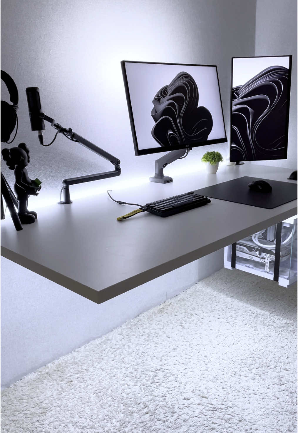 Levitation🙏☁️ #minimalsetup #desksetup #techtoktips 