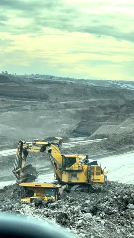 Percayalah semuanya akan baik-baik saja. 👷🫀🫁🧠❤️‍🔥🔥 #fyp #foryou #trending #masukberandafyp #fypシ #berandatiktok #tambang #vibestambang #tambanghitz #tambangbatubarakalimantan #tambangkalimantan #kalimantan #komatsu #alatberat #drivermuda #driver #sopirtruck #sopirtrukpunyacerita #tambangbatubara #tambangindonesia 