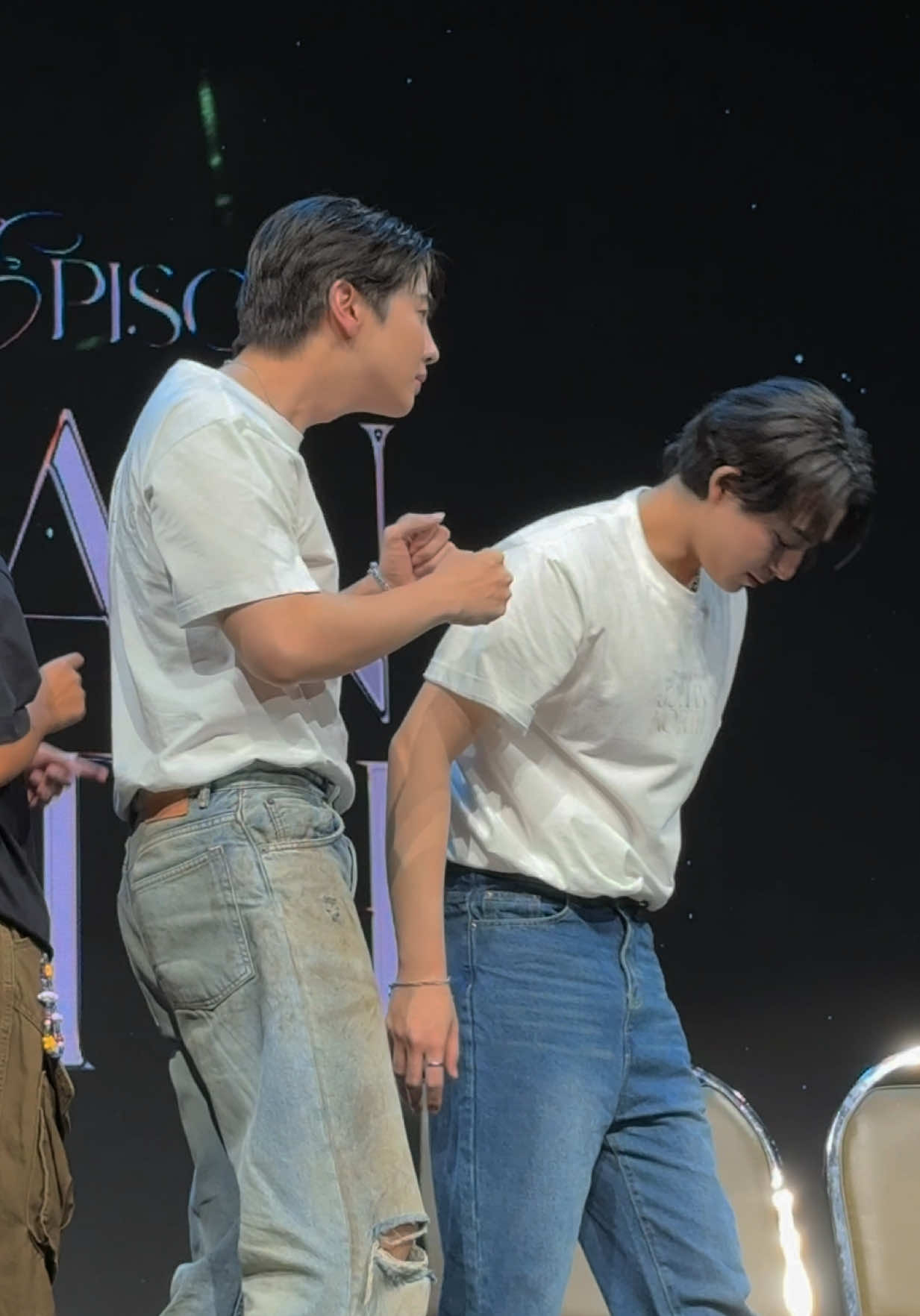 ราชาเต่ามาก55555555  แต่ดีเนอะ เมื่อยก็มีคนนวดให้ 😏 #maxky_rp #แม็กกี้รชต #บาสเด็กอ้วนที่แท้จริง #บาสหัสณัฐ #แม็กกี้บาส #แม็กกี้บาส 