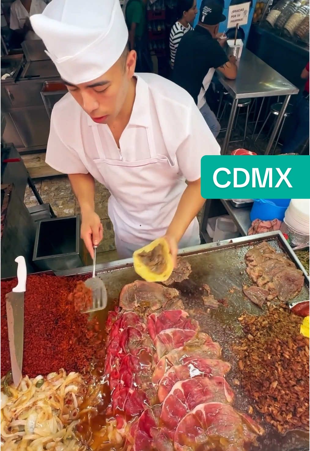 Tacos grandes de $40 en el centro de Ciudad de México  📍Los Paisas, Ciudad de México  Contenido completo lo puedes encontrar en Facebook  #streetfood #comidamexicana #comidacallejera #cdmx #tacos #taco #tacosalpastor 