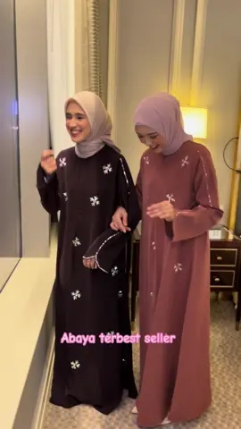 Ngga heran ya Abaya ini Masyaaallah yang beli bisa repeat order lagi bahkan ada yang punya sampe 7 warna.. 😭