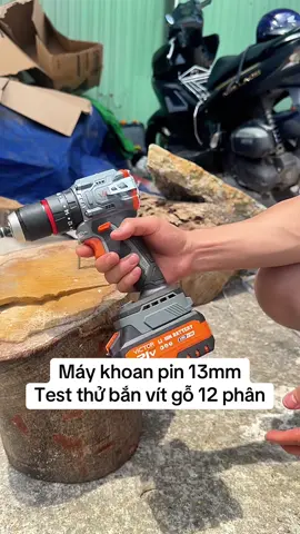 Test vít gỗ dài 12p trên máy khoan pin victor