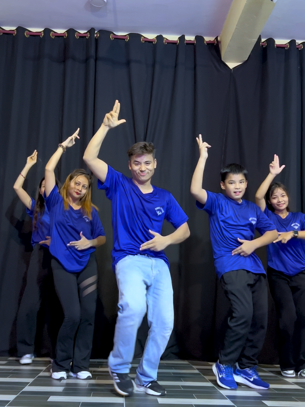 Besos 🌴💙#vdancestudio0105 #BinodChaudhary #bhairahawamuser #fyp #viralvideo #trending 