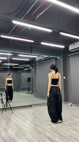 Bản mix nào cũng hay, lại phải nhảy liền 🫶🫶🫶 #undertheinfluence #chrisbrown #sexydance #fypシ #xuhuong #trending #dancecover 