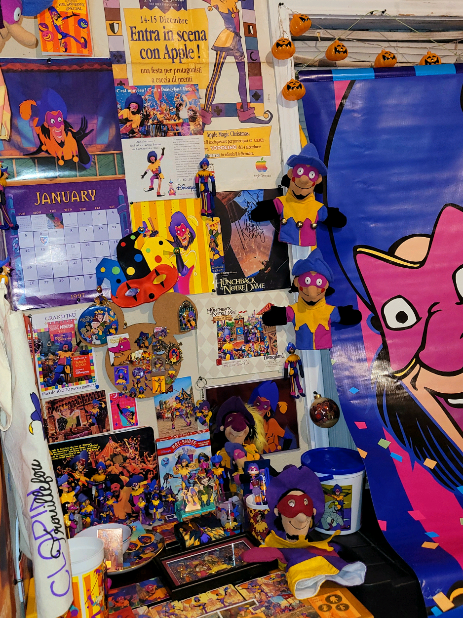 I wish I did a commentary on this but idk what to say lmao.. #clopin #clopintrouillefou #disney #waltdisney #90s #clopincollection #thehunchbackofnotredame #hunchbackofnotredame #thond #clopintok #disneycollection #jester #maeclopin #nostalgia #fyp #disneyrenaissance #1990s  #fyppppppppppppppppppppppp 
