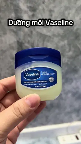 Dưỡng môi Vaseline chân ái của mấy bà môi khô👄 #vaseline #duongmoicangbong #banhang #memmoi #unboxing #xuhuong #tiktok #fyp #tiktokshop #xuhuongtiktokk #viral 