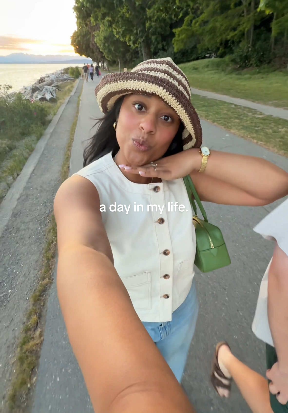 how many outfits can a girl wear in one day? 😮‍💨 #dailyvlog #foryou #Vlog #dayinmylife #dayinmylifevlog #summerstyle #girlythings 