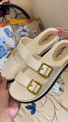 Super comfy and ang gaan lang nita gamitin goods sa kahit na anong lakad ✨ #slippers #slippersforwomen #slippersrecommendation 