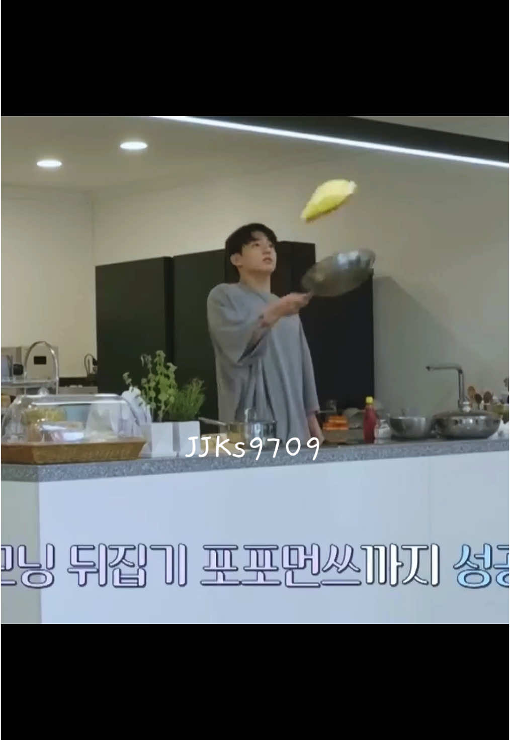 #cooking with #JUNGKOOK 👨‍🍳🤍 #정국 #JJKs9709 #전정국 #JungKookedit #Love #edit #lovecooking #JK #JeonJungKook #fypシ゚ #viral 