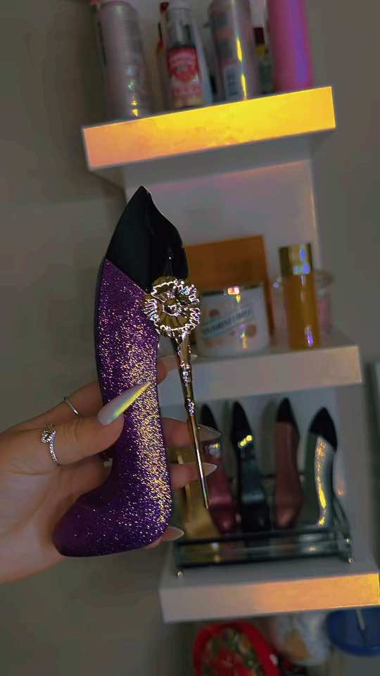 💜💜 #viral #fyp #carolinaherrera #goodgirl #perfume #carolinahererraverygoodgirl #goodgirldazzlingarden #viral #fyp #fyourpage #perfumes 