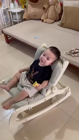 Khối nghỉ hè đang tiến vào 😃😃  Em bé đáng iêu  #Capcat #embedethuong #