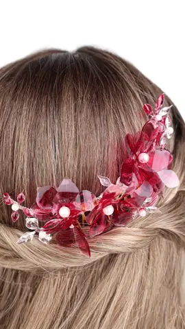 ✨ Handmade elegance at its finest! This red resin flower hairpiece, accented with pearls and crystals, is straight out of a fairytale 👑 Every petal tells a story of craftsmanship and creativity ❤️ 🌸 Be your own artist – you can DIY dreamy hair accessories too! #ResinJewelry #DIYHairpiece #ResinArt #HandmadeBeauty #HeyClearResin #CraftyStyle