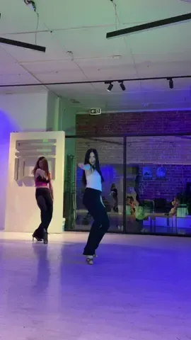 back in the studio dancing @adelejoanw steps.  . . . . . . . #dance #heels #heelsdanceclass #dancevideo  #melbournedance #melbournedancer #melbournedancestudio  #ダンス動画 #ヒールダンス