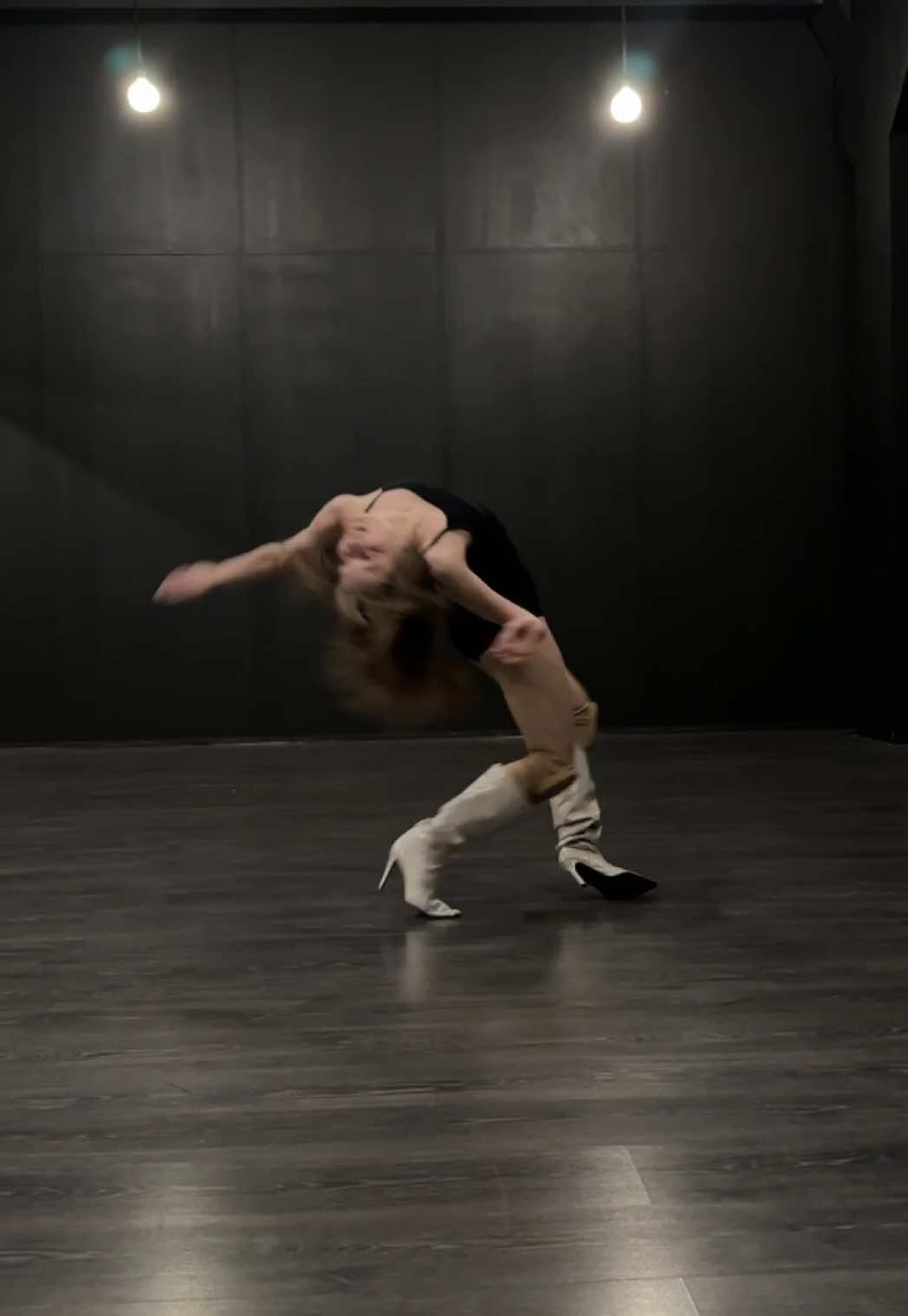 inst: @alinagergerr #voguefemme #vogue #voguing #vf #voguingfemme #voguingfem #viral #fyp #рек #diva #танцы #fürdich #fypシ #fyp #рек #girl #CapCut #fypシ゚ #dance 