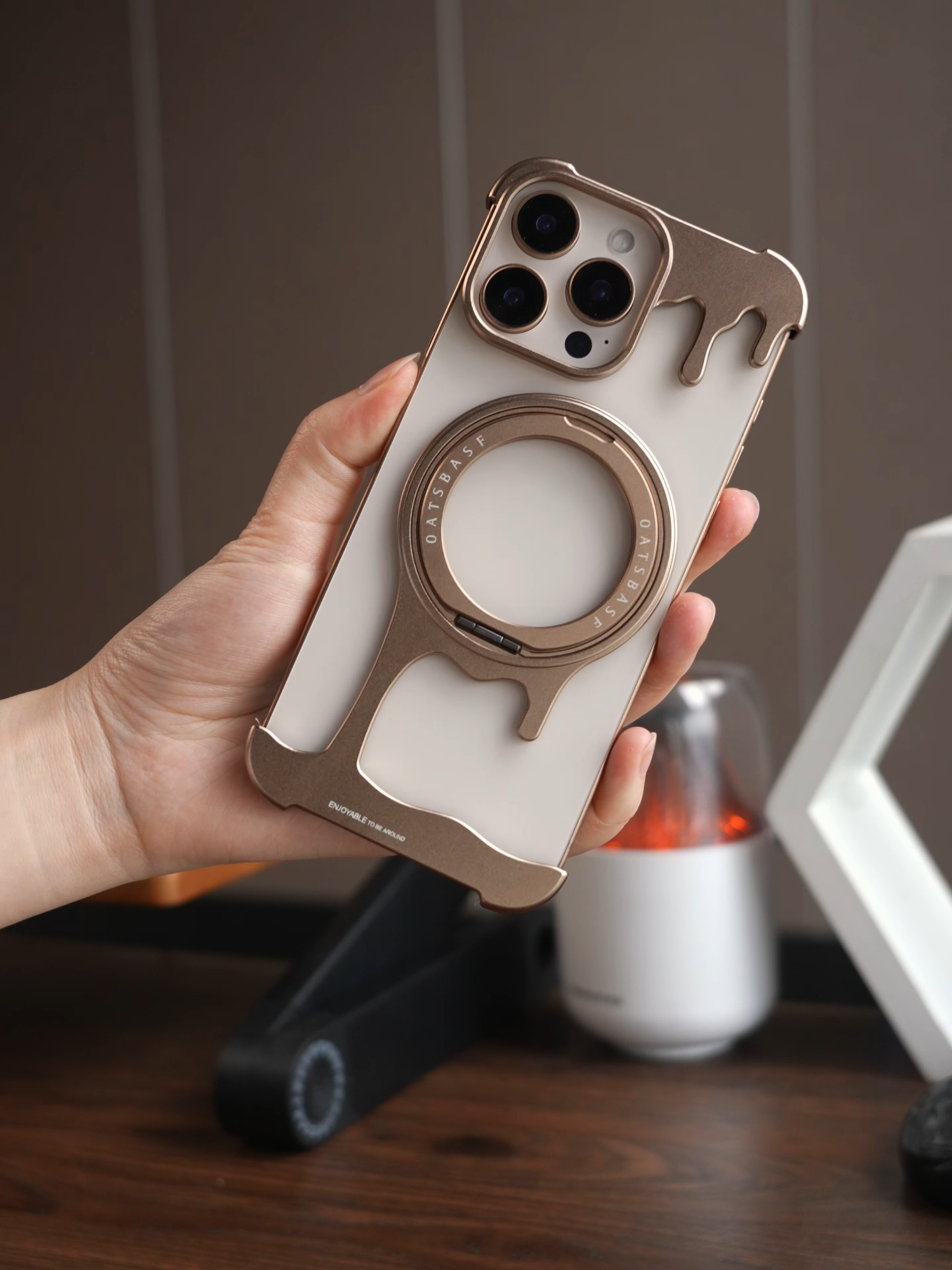 Beautiful appearance and practical bracket.#wholesale #phonecase #oatsbasf #foryou #fypシ #Tech #fyp #trend #metal #case #iphone #iphonecase #iphone16 #iphone16promax #apple