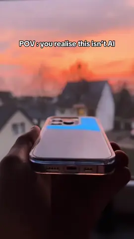 You finally found the coolest case on TikTok !  #phonecase #glowingcase #apple 