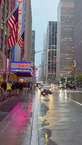Step into the heart of New York City on a rainy day 🌧️ in this immersive 4K walking tour through Manhattan's vibrant streets. Watch as rain transforms the city into a cinematic masterpiece—reflections on the pavement, umbrellas dancing in the crowd, and the calming sounds of urban rain. #newyork #newyorktiktok 