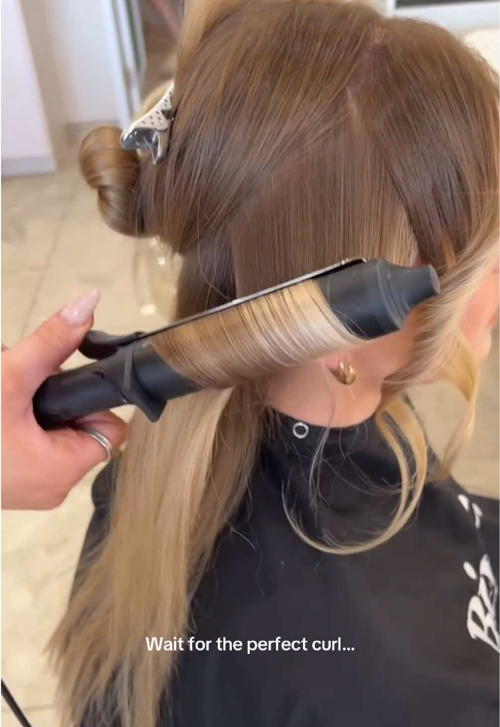 The soft curl tong might be sold out (again)… but it never misses 💁🏼‍♀️✨ Are you a wand, tong, or hair straightener curl kinda girl?  @Bixiecolour  #ghdhair #softcurls #curlingiron #hairtok #hairtiktok #wavyhair #curlyhair #hairtutorial #easyhairstyles #softhair #glossyhair #shinyhair #curler #hairstylist #blondehair #fyp #fypage #viral #creatorsearchinsights 
