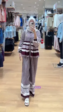 #setelanwanita #setelan #setelanrayon #kulot #kulotrayon #oneset #onesetrayon #bajuwanita #bajuwanitakekinian #rekomendasiootd #rekomendasioutfit #outfit #outfitideas #OOTD #ootdfashion #fyp 