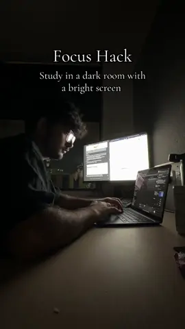I honestly think this is (+ fear of failure) is what helps me lock in for hours - you should definitely try it and let me know how it goes in the comments! If you’d like to hear more study tips from a pro then drop a follow ‼️‼️ #med #medstudent #studytok #stem #uni #college #student 
