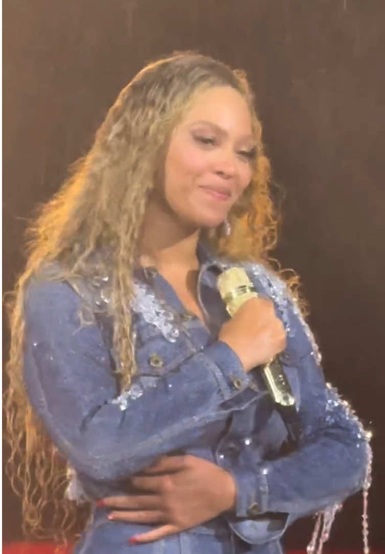 Beyoncé in New York (night 4)!! cc: _igor_popovic_ #cowboycarter #cowboycarterbeyonce #cowboycartertour #beyonce #beyoncé #beyoncetour #beyoncetour2025 #beyoncé #f1 #metgala #jamescharles  #yaya #cowboycarter #chicago #newyork #newjersey #metlifestadium #eastrutherford #cowboycartertour @Parkwood Entertainment @Beyoncé @MetLife Stadium 