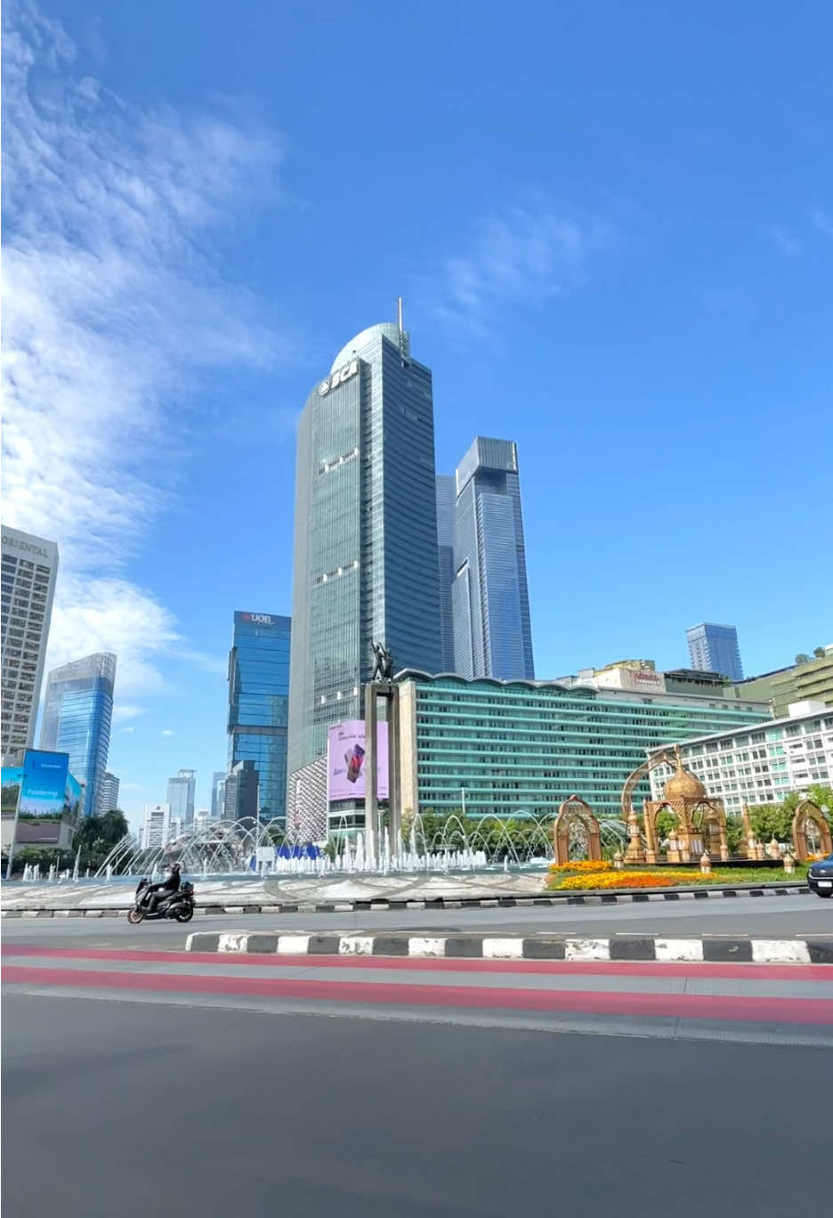 Jakarta kalo langitnya biru pasti ngga masuk berita🤣 #jakarta #indonesia #southeastasia #asia 