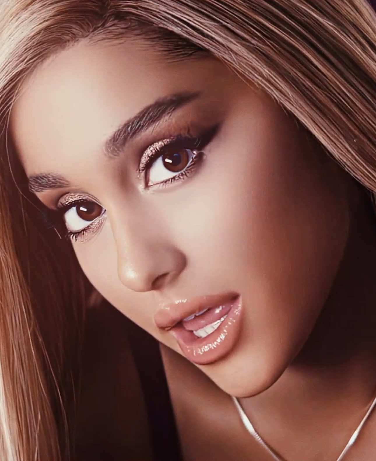 this audios on my audio acc 😛 @aelanden’s audios || ac/cc: me || #arianagrande #arianagrandeedit #aelanden #edit #fyp #aftereffects #trending #velocityedit #viral 