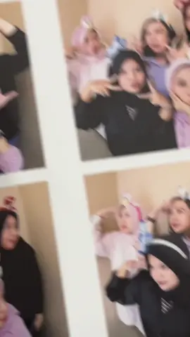 Last christmas photobox trend with them🥳🥰 @Nndn @Yaya🍒 @ochadalambotol #photobox 