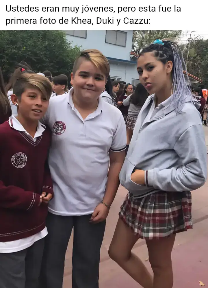 Éramos muy jóvenes cuando se tomaron esa foto jajaja. 🤷🏻‍♂️😂 #duki #dukissj #khea #kheayf #cazzu #loca #argentina #trapargentino #humor #viral #parati #foryoupage #fyp @dukoyasupiste @KHEA @Cazzu 