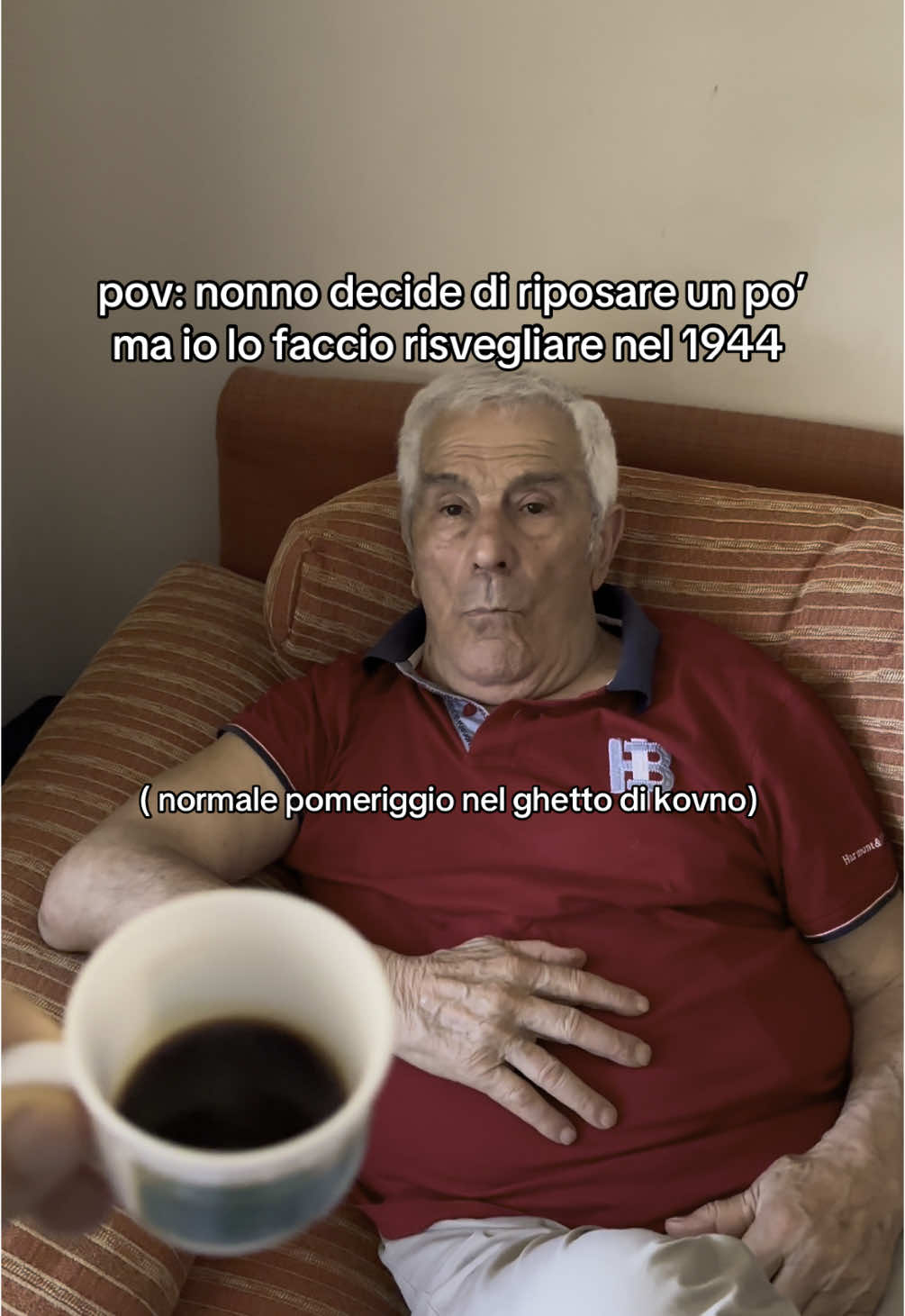 Nonno si è svegliato sul fronte 💀 #virale #neiperte #andiamoneiperteee #sivolaneiperte🔥🔥🔥 #perteeee #guerra #ironia #nonno 
