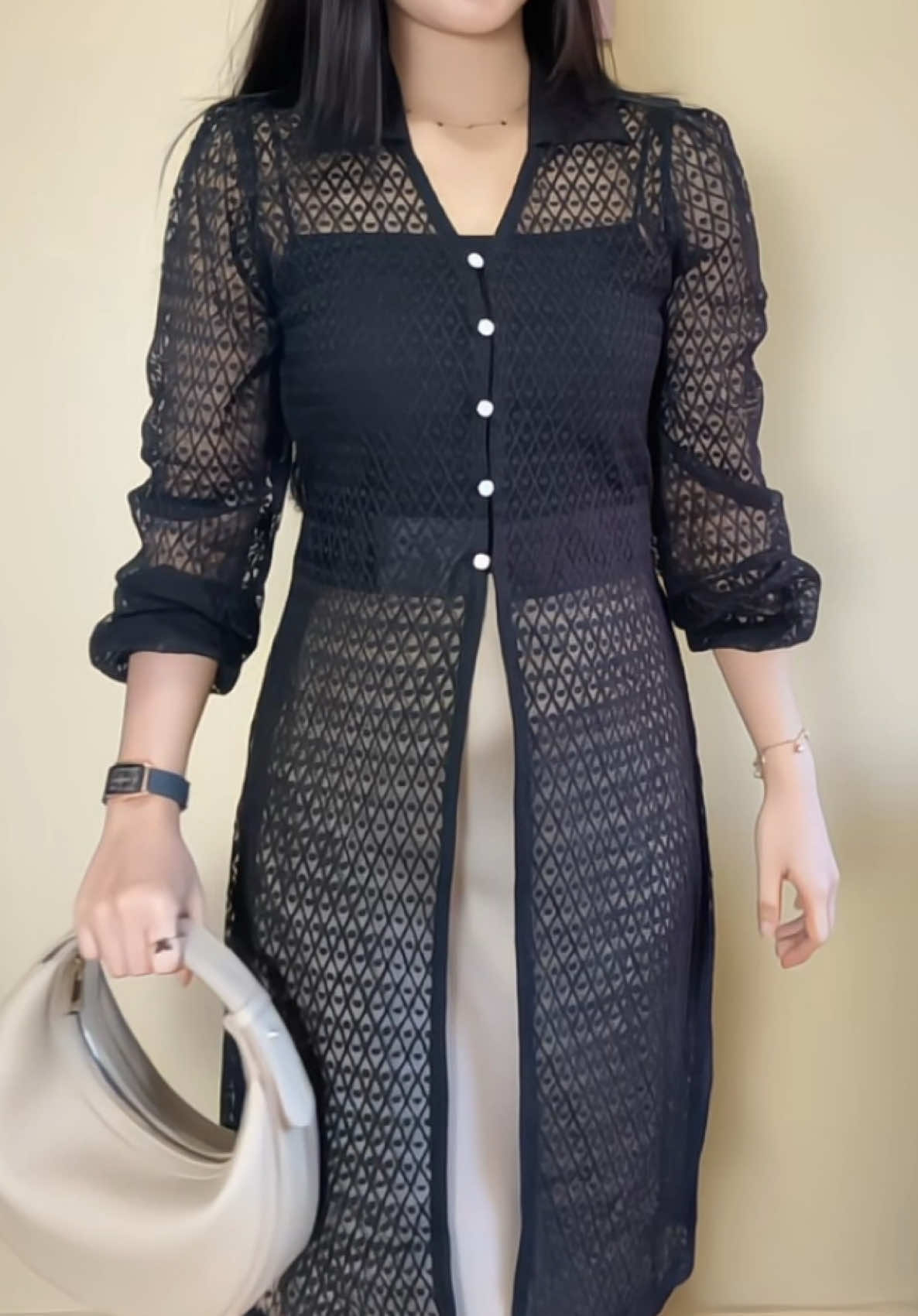 outerr brukatt paling halusss 😭cakepp banget ini ga bikin gerah trus kek elegan aja gitu diliat🫶🏻#fyp #outer #OOTD #ootdkondangan #brukat #brukatouter 