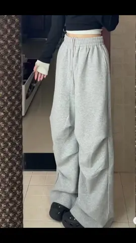 #sweatpants #baggypants #widelegpants #baggyfit #graypants #OOTD #outfitideas #foryou #fyip 