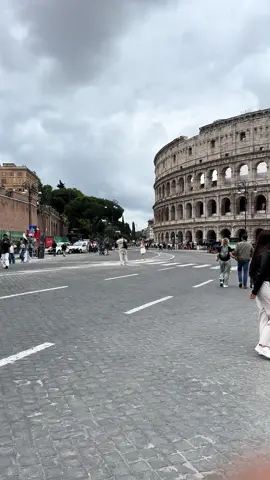 📍Roma 🇮🇹 #tranding #viralvideos #tutorial #italy🇮🇹 #positive #reels #tik_tok #songs #mountain #roma #travel 
