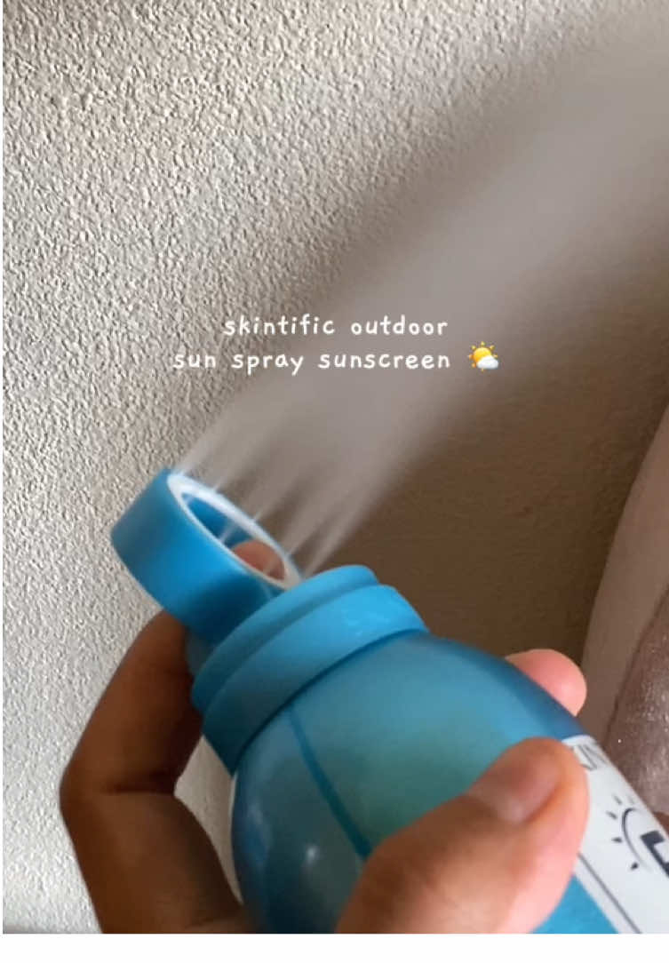 so senang kalau ada sunscreen  spray! 😍 sesuai untuk korang yang suka aktiviti outdoor! #skintificmy
