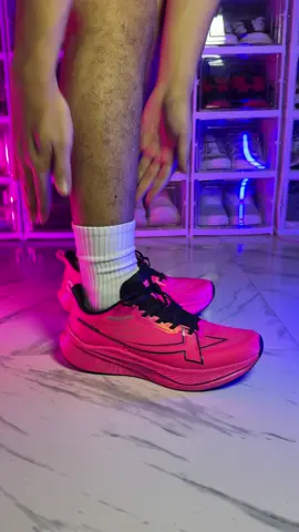 XTEP 2000km 3.0 Running Shoes na pang malakasan ang cravings! Masarap itakbo dahil magaan, responsive cushion, at breathable pa. #xtep #xteprunningshoes #xtepshoes #runningshoes #runningshoesrecommendations #xtep2000km #xtep2000km3 