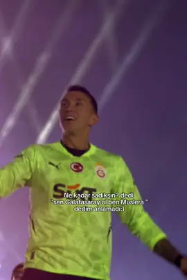 seni seviyoruz kaptan #kaptanmuslera #muslera #galatasaray #galatasaray1905 #keşfetbeniöneçıkar 